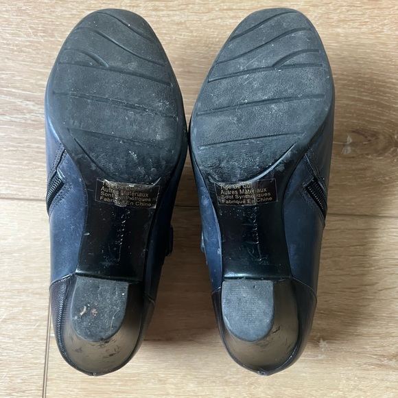 Navy blue bootie. Clarks! So comfortable. Great used condition. - Picture 4 of 4